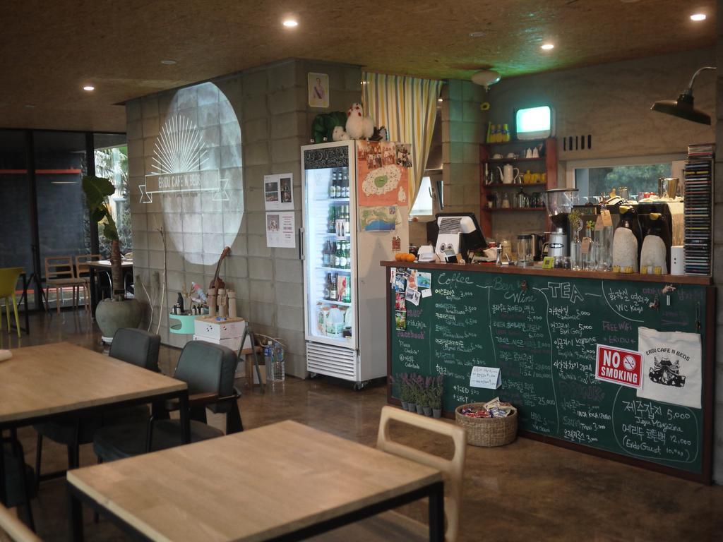 Eridu Cafe N Beds Hotel Seogwipo Bagian luar foto