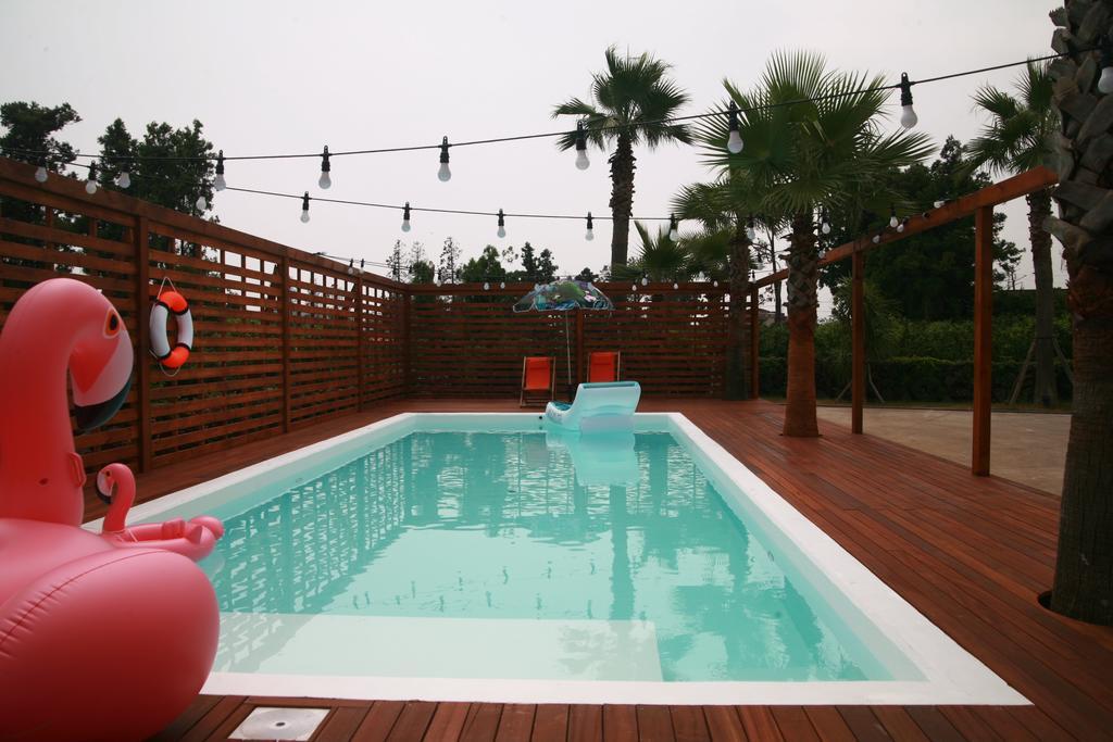 Eridu Cafe N Beds Hotel Seogwipo Bagian luar foto