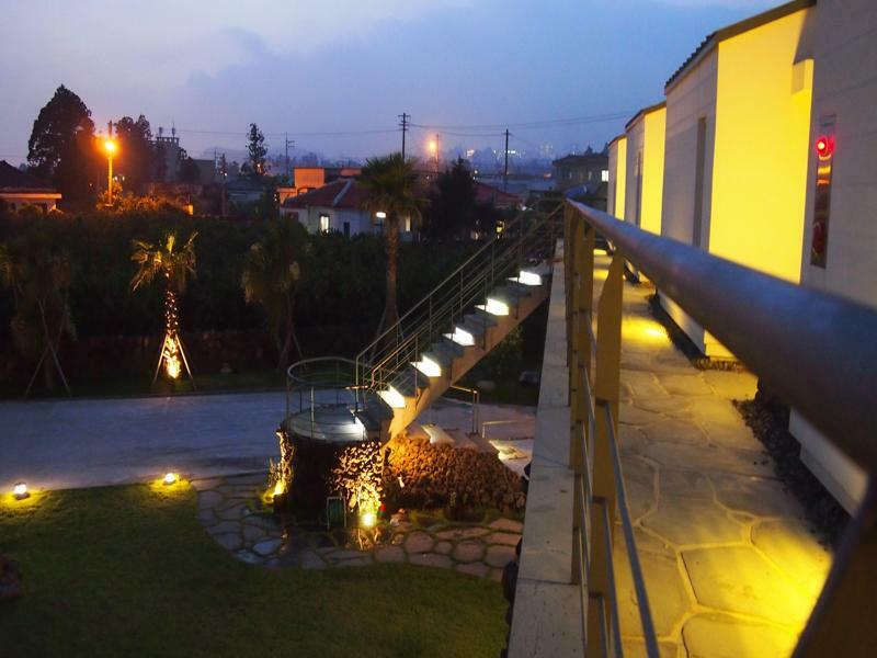 Eridu Cafe N Beds Hotel Seogwipo Bagian luar foto
